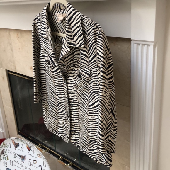 Gorgeous silk blouse by Transitions! Size L. - Picture 6 of 7